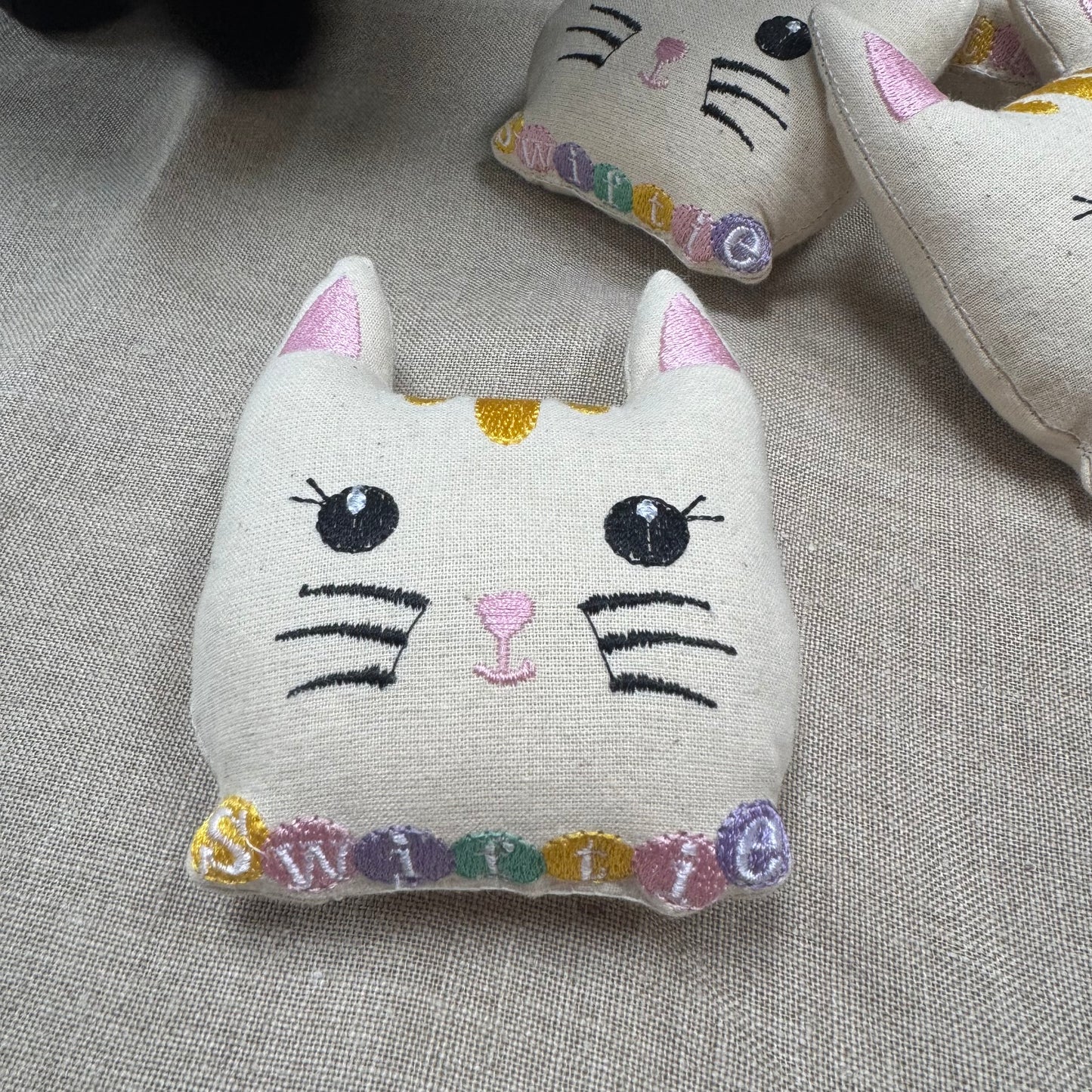 Catnip Tail-Or Swift Cat Toy