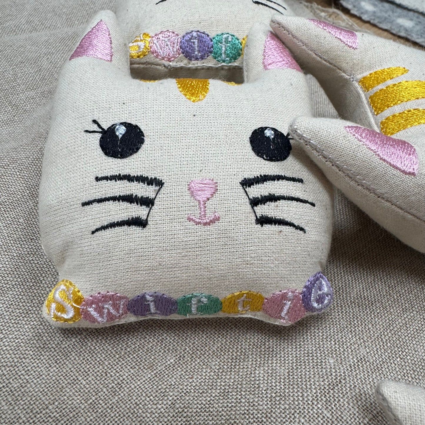 Catnip Tail-Or Swift Cat Toy